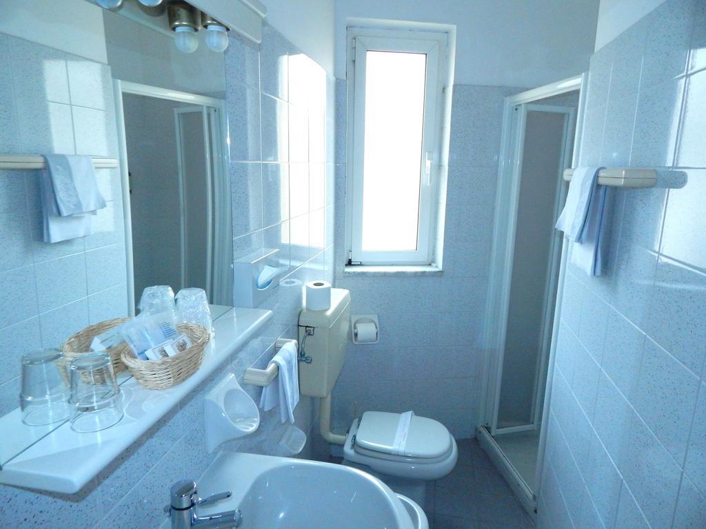 לואנו Hotel Torre Antica חדר תמונה