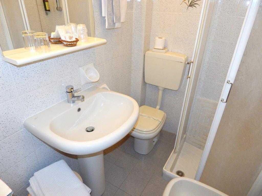 לואנו Hotel Torre Antica חדר תמונה